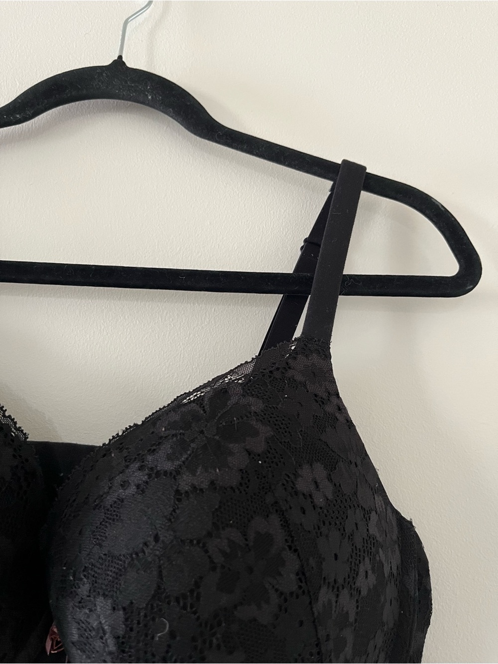 Victoria's Secret Black Floral Lace Bra 36DD Body By Victoria Perfect Shape - Picture 3 of 7